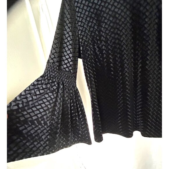 Solitaire Black Velvet Textured Bell Sleeve Top Women’s L Boho Chic Whimsical - Picture 9 of 10